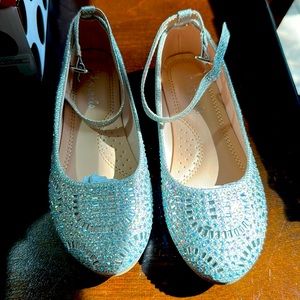 Girls silver sparkly shoes. Size 1 never worn.